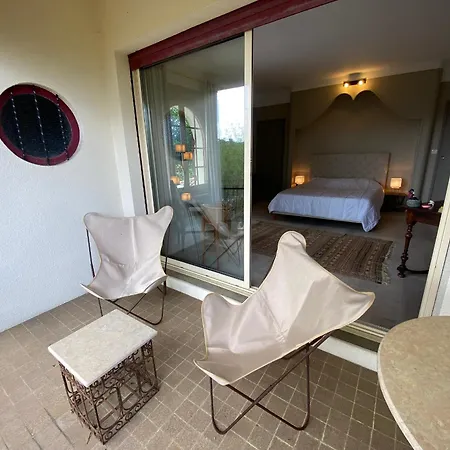 Avec Piscine Interieure, 5 Chambres, Proche Et Commerces A - Fr-1-374-220 Villa *