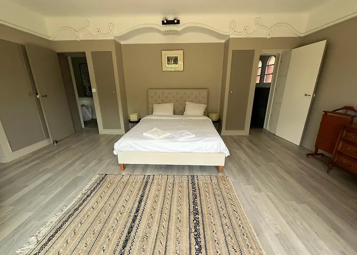 Avec Piscine Interieure, 5 Chambres, Proche Et Commerces A - Fr-1-374-220