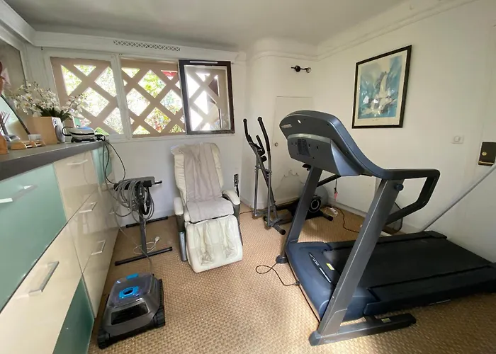 Avec Piscine Interieure, 5 Chambres, Proche Et Commerces A - Fr-1-374-220 *