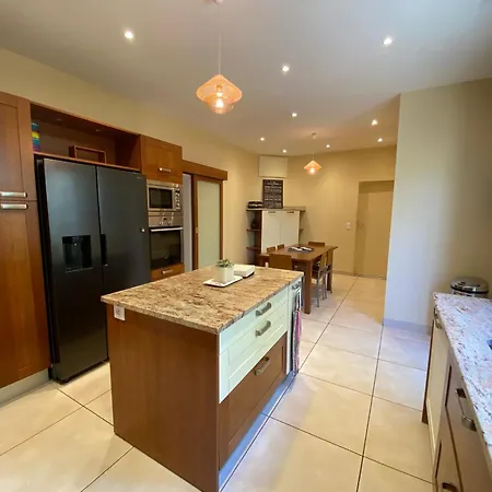 Avec Piscine Intérieure, 5 Chambres, Proche Et Commerces à - Fr-1-374-220 Arcachon