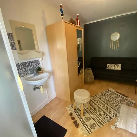 Avec Piscine Interieure, 5 Chambres, Proche Et Commerces A - Fr-1-374-220