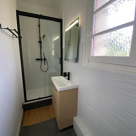 Villa Avec Piscine Interieure, 5 Chambres, Proche Et Commerces A - Fr-1-374-220 *