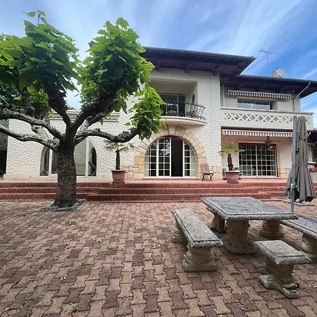 Avec Piscine Intérieure, 5 Chambres, Proche Et Commerces à - Fr-1-374-220 * Arcachon