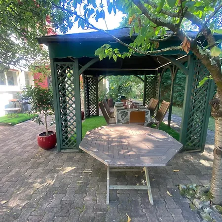 Villa Avec Piscine Intérieure, 5 Chambres, Proche Et Commerces à - Fr-1-374-220