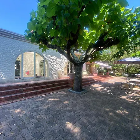 Villa Avec Piscine Intérieure, 5 Chambres, Proche Et Commerces à - Fr-1-374-220