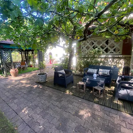 Villa Avec Piscine Intérieure, 5 Chambres, Proche Et Commerces à - Fr-1-374-220