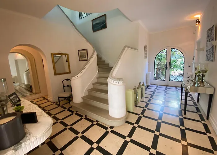 Avec Piscine Interieure, 5 Chambres, Proche Et Commerces A - Fr-1-374-220 *