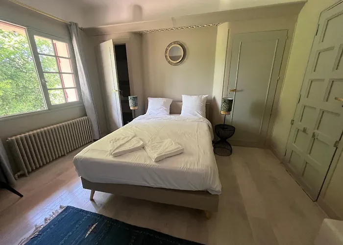 Avec Piscine Interieure, 5 Chambres, Proche Et Commerces A - Fr-1-374-220